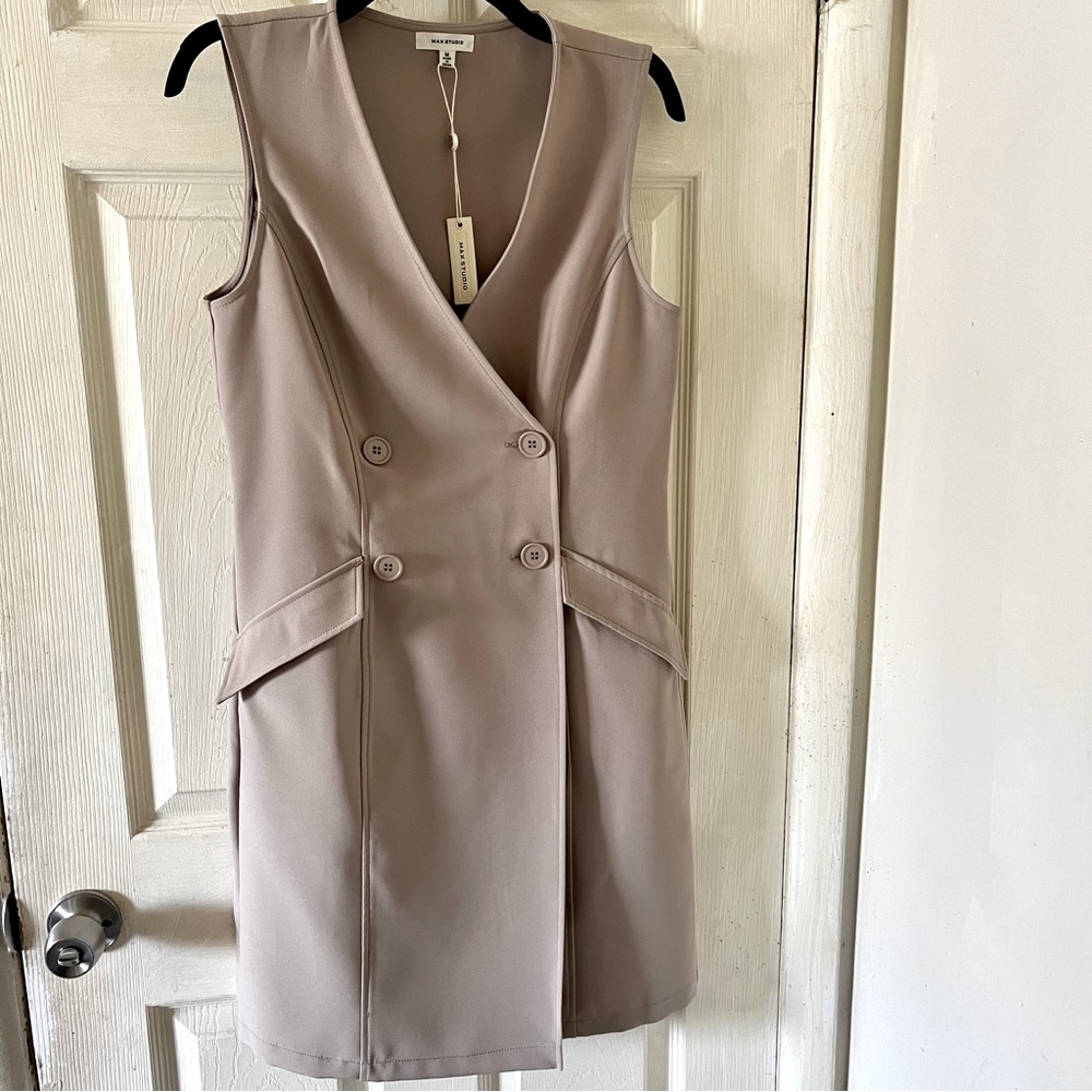 Max Studio Beige Sleeveless Double-Breasted Front Button Tuxedo Dress Size Med.